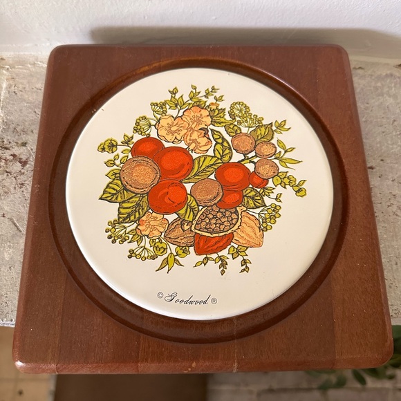 Rare Vintage Goodwood Teak Cheese Tray with Dome Lid - Picture 3 of 5